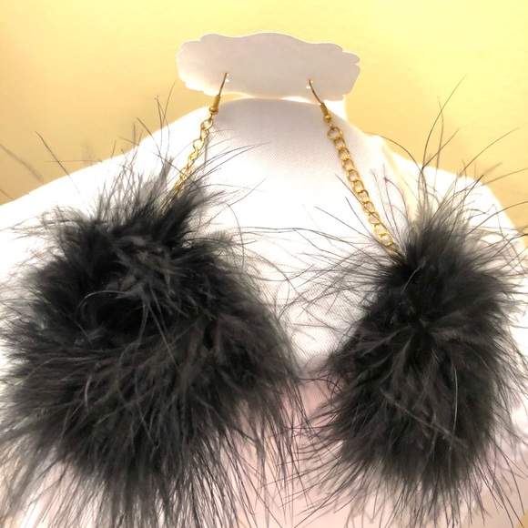 Black feather earrings 4.5” long NWT - Picture 2 of 6
